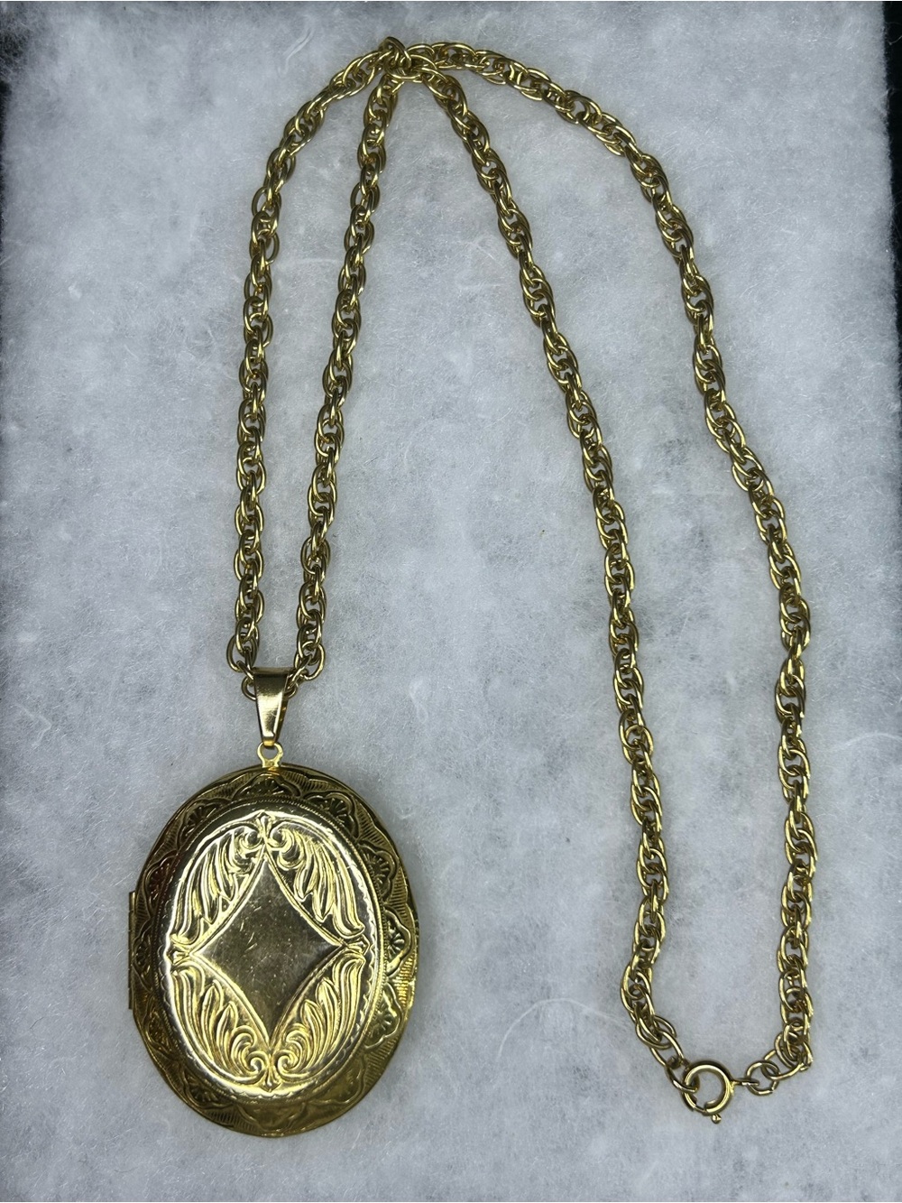 Vintage Gold Tone Oval Locket Necklace on 20” Chain (c. 1978–1983)